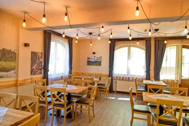 Băile Tușnad Cazare | Motel (K1157-22) Imaginea poate fi supusă drepturilor de autor. Se recomandă contactarea titularului drepturilor.