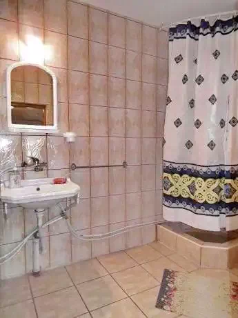 Zărnești Cazare | Pensiune (K0609-5) Imaginea poate fi supusă drepturilor de autor. Se recomandă contactarea titularului drepturilor.