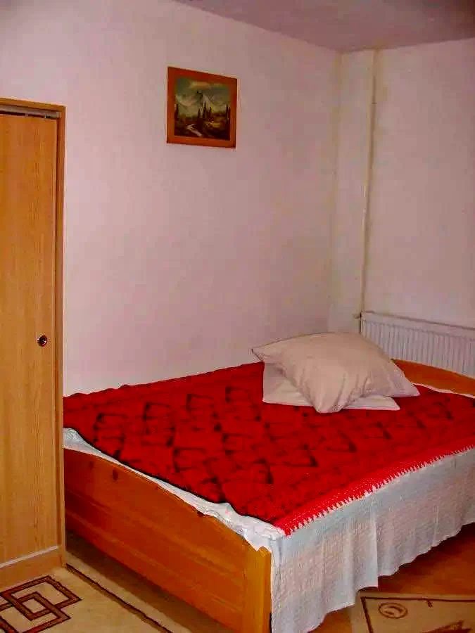 Zărnești Cazare | Motel (K0609-21) Imaginea poate fi supusă drepturilor de autor. Se recomandă contactarea titularului drepturilor.