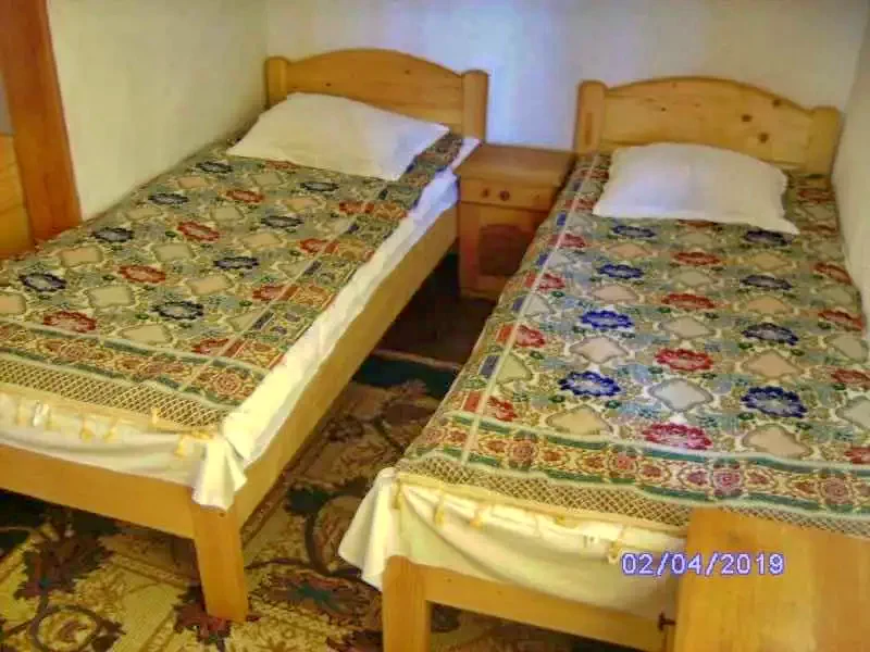 Zărnești Cazare | Motel (K0609-46) Imaginea poate fi supusă drepturilor de autor. Se recomandă contactarea titularului drepturilor.