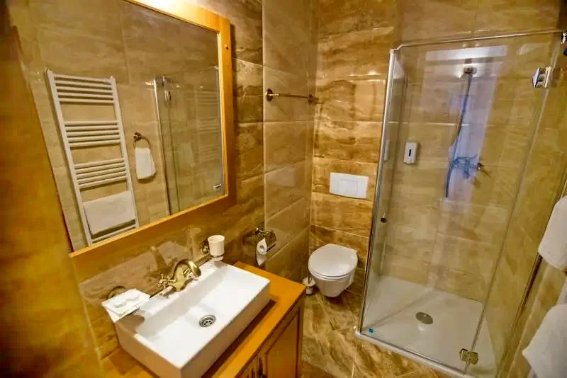 Malnaș-Băi Cazare | Motel (K1219-18) Imaginea poate fi supusă drepturilor de autor. Se recomandă contactarea titularului drepturilor.