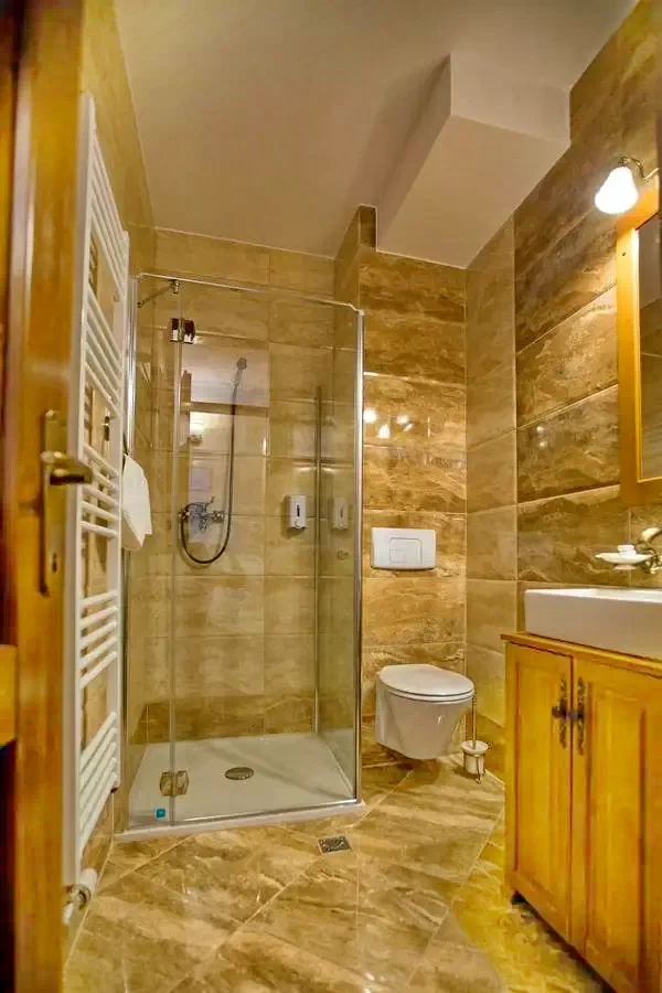 Malnaș-Băi Cazare | Motel (K1219-26) Imaginea poate fi supusă drepturilor de autor. Se recomandă contactarea titularului drepturilor.