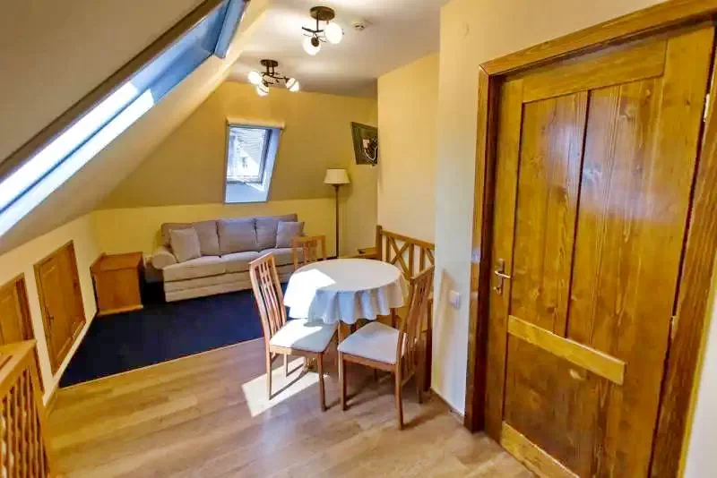 Malnaș-Băi Cazare | Motel (K1219-37) Imaginea poate fi supusă drepturilor de autor. Se recomandă contactarea titularului drepturilor.