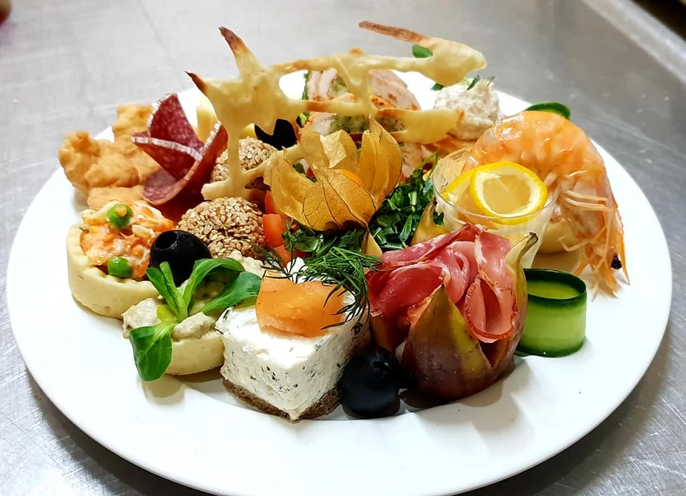 Gyulafehérvár Szállás | Turisztikai panzió (K1176-75) A kép szerzői jogvédelem alatt állhat. Javasolt a kapcsolatfelvétel a jog tulajdonossal.