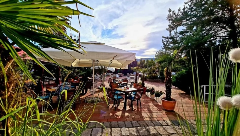 Gyulafehérvár Szállás | Turisztikai panzió (K1176-83) A kép szerzői jogvédelem alatt állhat. Javasolt a kapcsolatfelvétel a jog tulajdonossal.