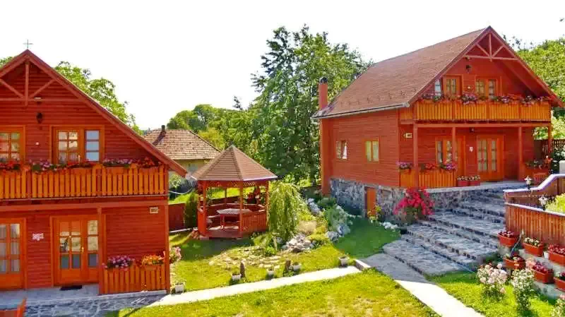 Zetea Cazare | Sat de vacanță (K0535-7) Imaginea poate fi supusă drepturilor de autor. Se recomandă contactarea titularului drepturilor.