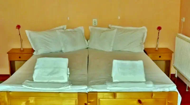 Zetelaka Szállás | Üdülőfalu (K0535-9) A kép szerzői jogvédelem alatt állhat. Javasolt a kapcsolatfelvétel a jog tulajdonossal.