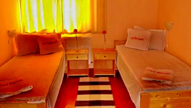 Zetea Cazare | Sat de vacanță (K0535-12) Imaginea poate fi supusă drepturilor de autor. Se recomandă contactarea titularului drepturilor.