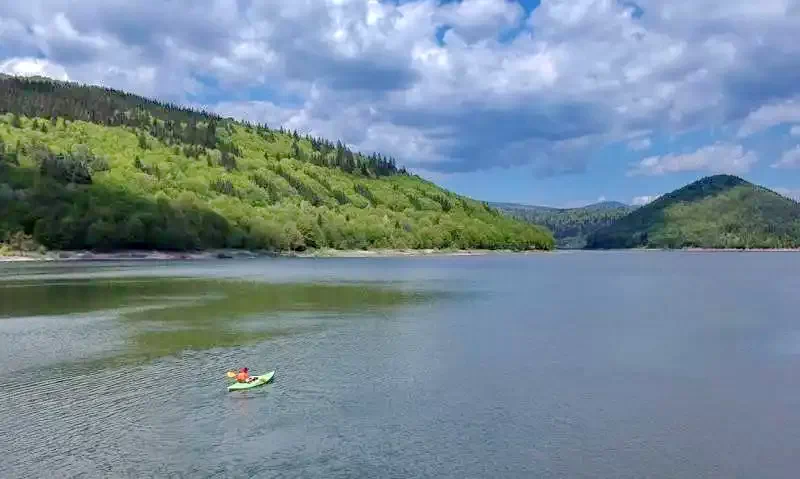 Zetea Cazare | Sat de vacanță (K0535-37) Imaginea poate fi supusă drepturilor de autor. Se recomandă contactarea titularului drepturilor.