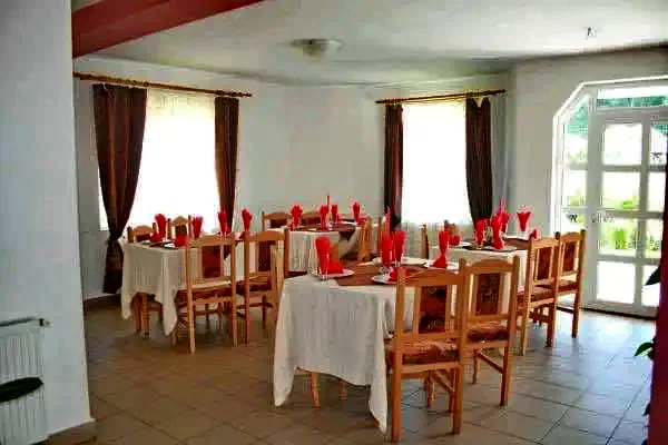 Moieciu de Jos Cazare | Motel (K0935-2) Imaginea poate fi supusă drepturilor de autor. Se recomandă contactarea titularului drepturilor.