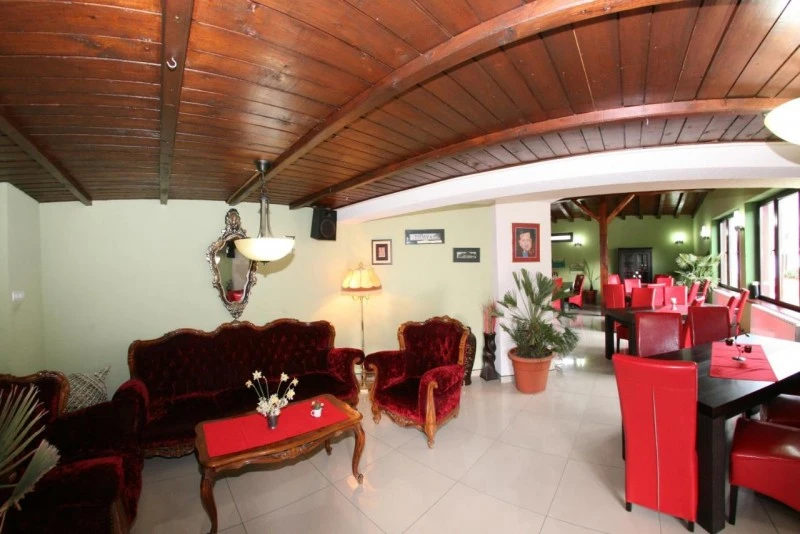 Băile Herculane Cazare | Motel (K0881-3) Imaginea poate fi supusă drepturilor de autor. Se recomandă contactarea titularului drepturilor.