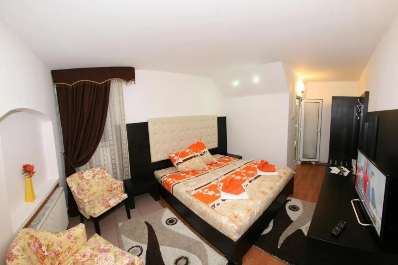 Băile Herculane Cazare | Motel (K0881-13) Imaginea poate fi supusă drepturilor de autor. Se recomandă contactarea titularului drepturilor.