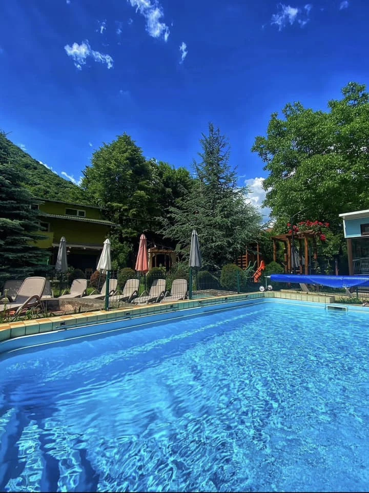 Băile Herculane Cazare | Motel (K0881-21) Imaginea poate fi supusă drepturilor de autor. Se recomandă contactarea titularului drepturilor.