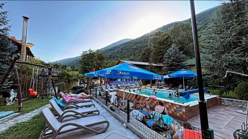 Băile Herculane Cazare | Motel (K0881-31) Imaginea poate fi supusă drepturilor de autor. Se recomandă contactarea titularului drepturilor.