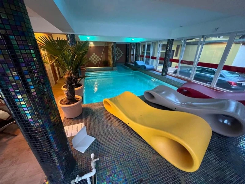 Băile Herculane Cazare | Motel (K0881-33) Imaginea poate fi supusă drepturilor de autor. Se recomandă contactarea titularului drepturilor.