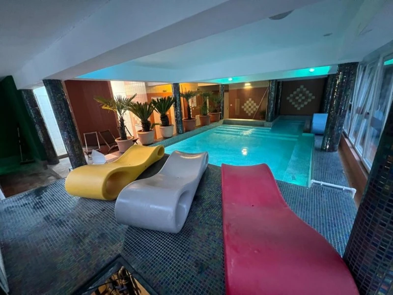 Băile Herculane Cazare | Motel (K0881-34) Imaginea poate fi supusă drepturilor de autor. Se recomandă contactarea titularului drepturilor.