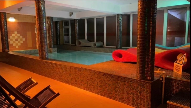 Băile Herculane Cazare | Motel (K0881-35) Imaginea poate fi supusă drepturilor de autor. Se recomandă contactarea titularului drepturilor.