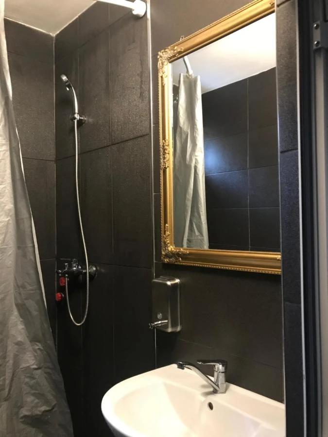 Băile Herculane Cazare | Motel (K0881-39) Imaginea poate fi supusă drepturilor de autor. Se recomandă contactarea titularului drepturilor.