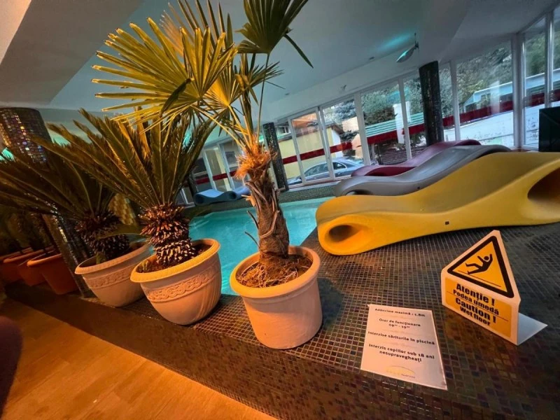 Băile Herculane Cazare | Motel (K0881-40) Imaginea poate fi supusă drepturilor de autor. Se recomandă contactarea titularului drepturilor.