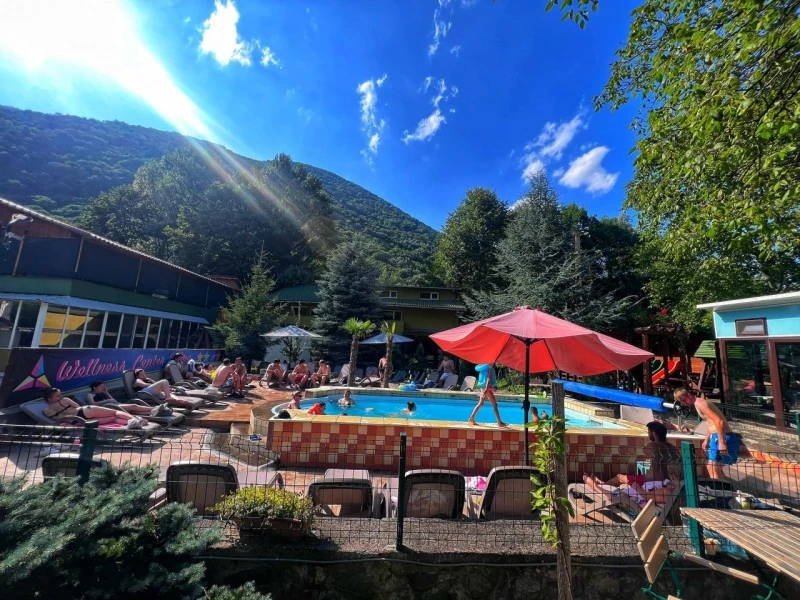 Băile Herculane Cazare | Motel (K0881-45) Imaginea poate fi supusă drepturilor de autor. Se recomandă contactarea titularului drepturilor.