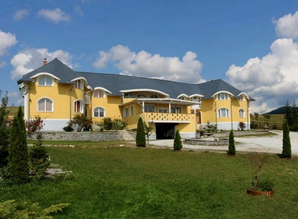 Ditrău Cazare | Motel (K1515-1) Imaginea poate fi supusă drepturilor de autor. Se recomandă contactarea titularului drepturilor.