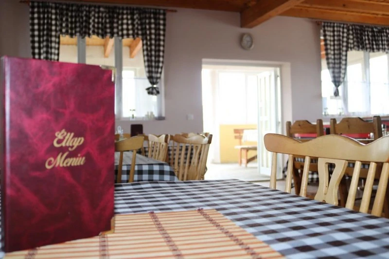 Ditrău Cazare | Motel (K1515-3) Imaginea poate fi supusă drepturilor de autor. Se recomandă contactarea titularului drepturilor.