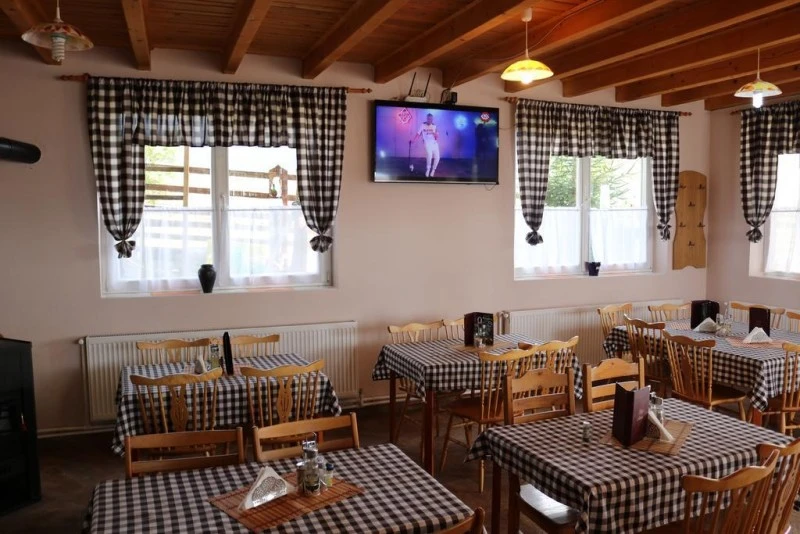 Ditrău Cazare | Motel (K1515-4) Imaginea poate fi supusă drepturilor de autor. Se recomandă contactarea titularului drepturilor.