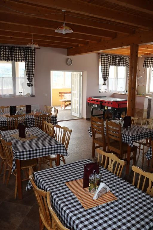 Ditrău Cazare | Motel (K1515-6) Imaginea poate fi supusă drepturilor de autor. Se recomandă contactarea titularului drepturilor.