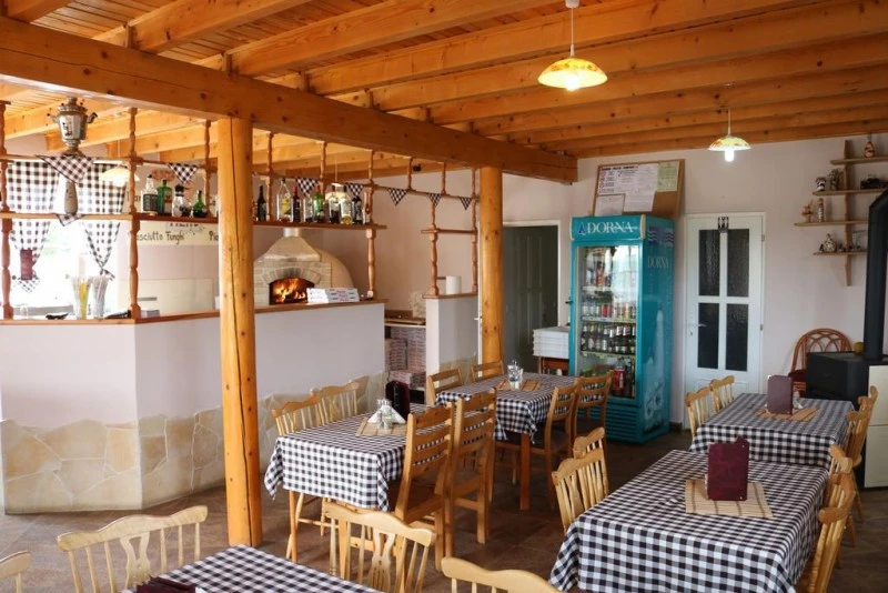 Ditrău Cazare | Motel (K1515-7) Imaginea poate fi supusă drepturilor de autor. Se recomandă contactarea titularului drepturilor.