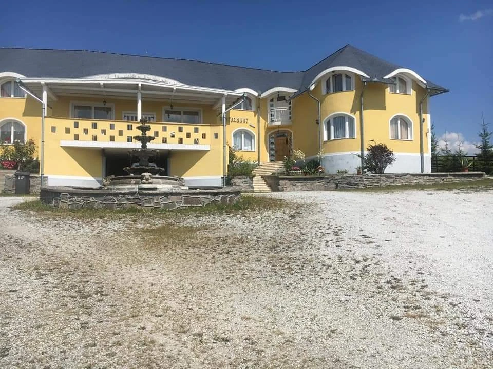 Ditrău Cazare | Motel (K1515-11) Imaginea poate fi supusă drepturilor de autor. Se recomandă contactarea titularului drepturilor.