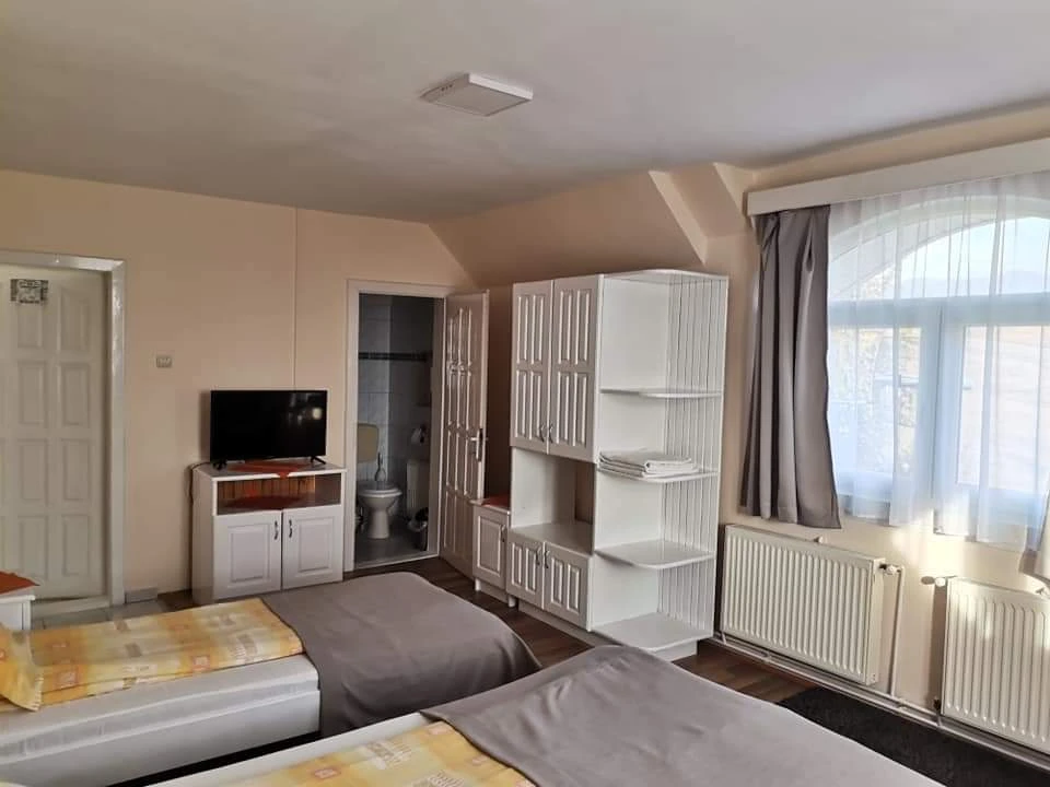 Ditrău Cazare | Motel (K1515-13) Imaginea poate fi supusă drepturilor de autor. Se recomandă contactarea titularului drepturilor.