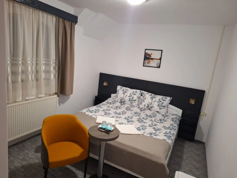 Ditrău Cazare | Motel (K1515-17) Imaginea poate fi supusă drepturilor de autor. Se recomandă contactarea titularului drepturilor.