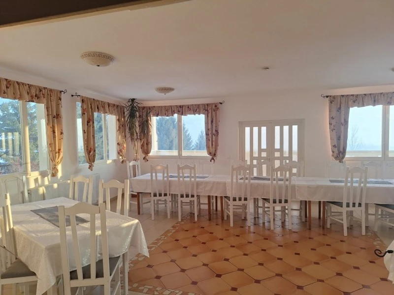 Ditrău Cazare | Motel (K1515-22) Imaginea poate fi supusă drepturilor de autor. Se recomandă contactarea titularului drepturilor.