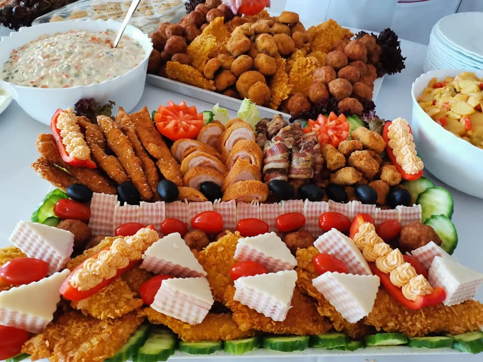 Ditrău Cazare | Motel (K1515-25) Imaginea poate fi supusă drepturilor de autor. Se recomandă contactarea titularului drepturilor.