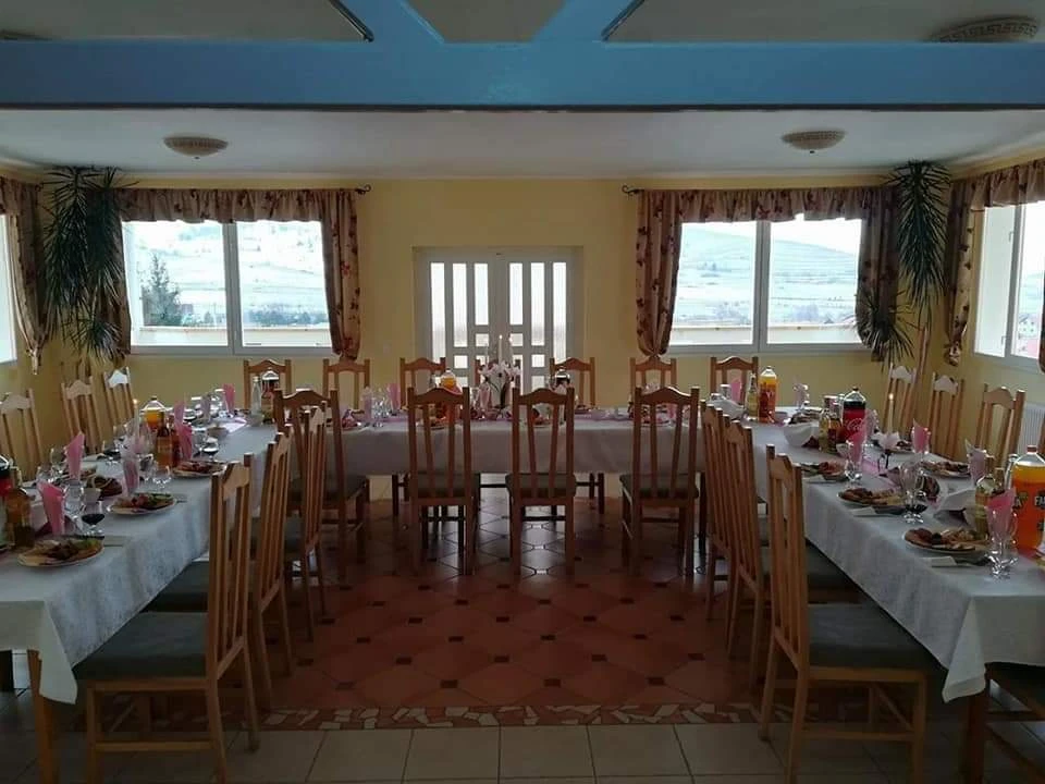 Ditrău Cazare | Motel (K1515-26) Imaginea poate fi supusă drepturilor de autor. Se recomandă contactarea titularului drepturilor.