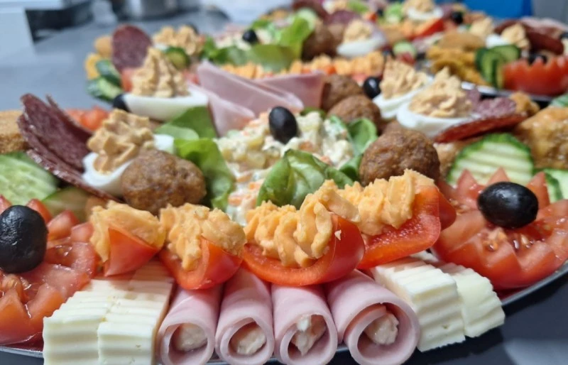 Ditrău Cazare | Motel (K1515-27) Imaginea poate fi supusă drepturilor de autor. Se recomandă contactarea titularului drepturilor.