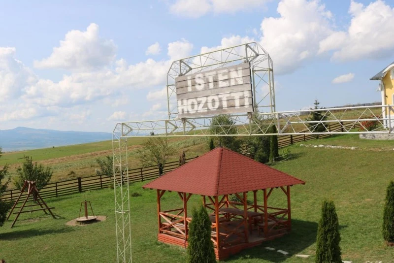 Ditrău Cazare | Motel (K1515-39) Imaginea poate fi supusă drepturilor de autor. Se recomandă contactarea titularului drepturilor.