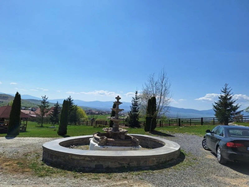 Ditrău Cazare | Motel (K1515-40) Imaginea poate fi supusă drepturilor de autor. Se recomandă contactarea titularului drepturilor.