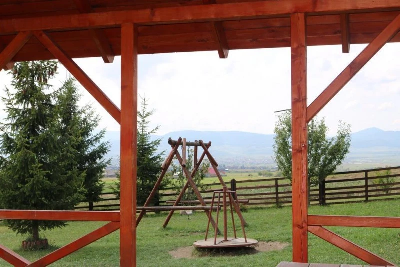 Ditrău Cazare | Motel (K1515-41) Imaginea poate fi supusă drepturilor de autor. Se recomandă contactarea titularului drepturilor.