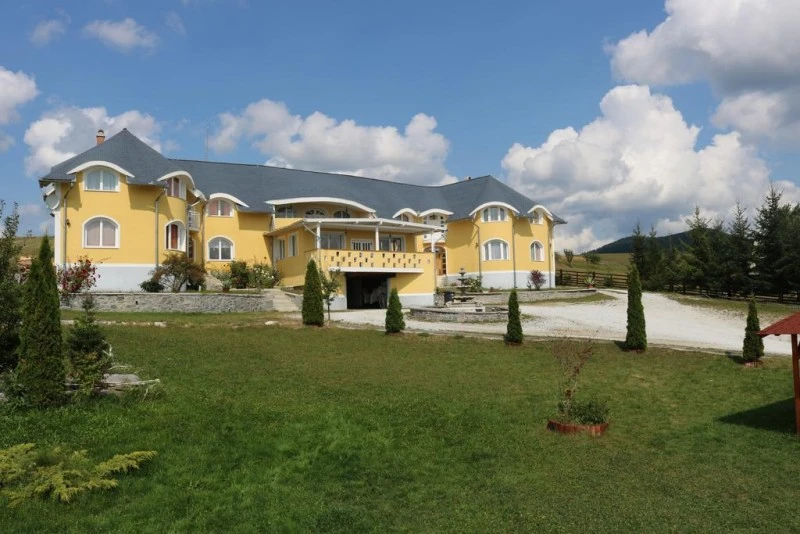 Ditrău Cazare | Motel (K1515-44) Imaginea poate fi supusă drepturilor de autor. Se recomandă contactarea titularului drepturilor.