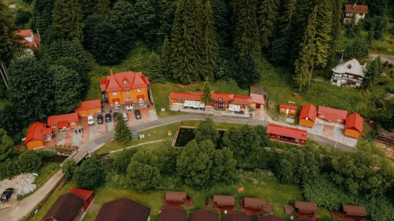 Lacu Roșu Cazare | Camping / Popas turistic (K1366-1) Imaginea poate fi supusă drepturilor de autor. Se recomandă contactarea titularului drepturilor.