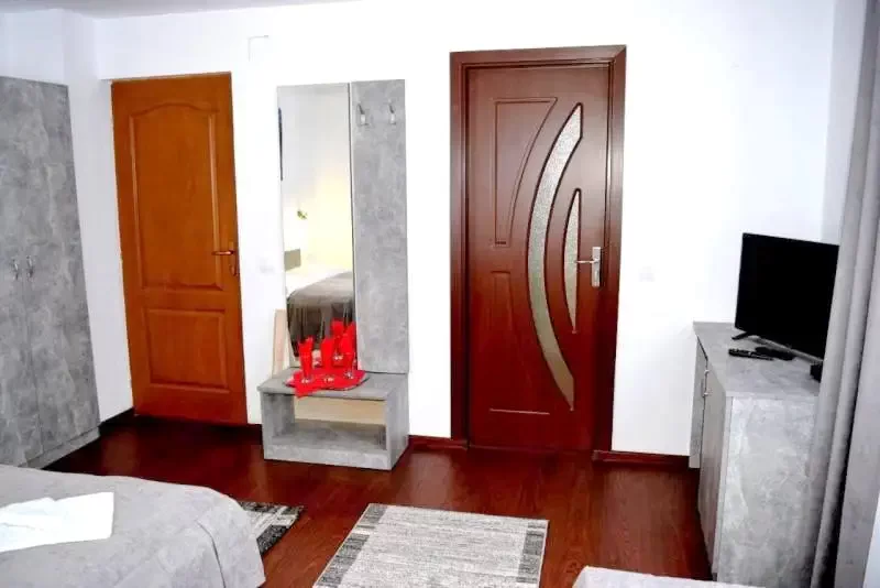 Lacu Roșu Cazare | Camping / Popas turistic (K1366-9) Imaginea poate fi supusă drepturilor de autor. Se recomandă contactarea titularului drepturilor.