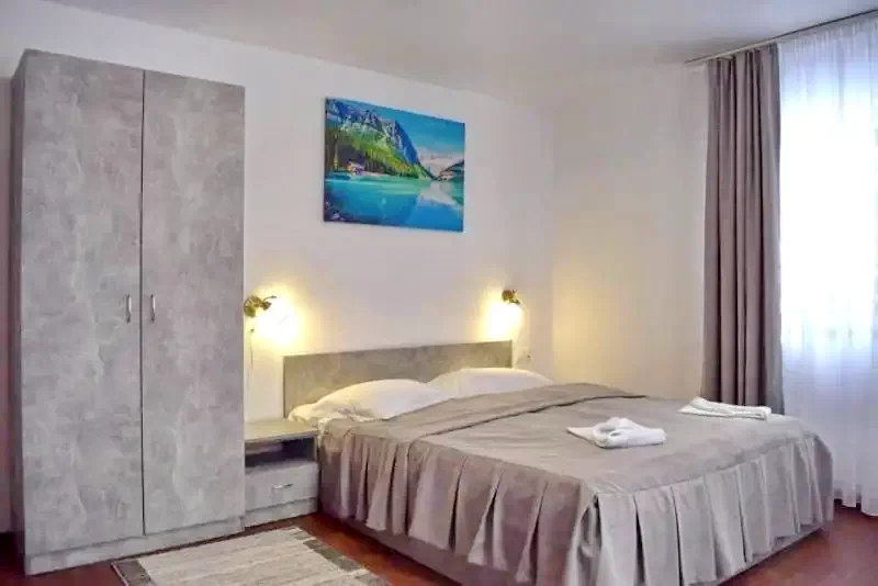 Lacu Roșu Cazare | Camping / Popas turistic (K1366-11) Imaginea poate fi supusă drepturilor de autor. Se recomandă contactarea titularului drepturilor.