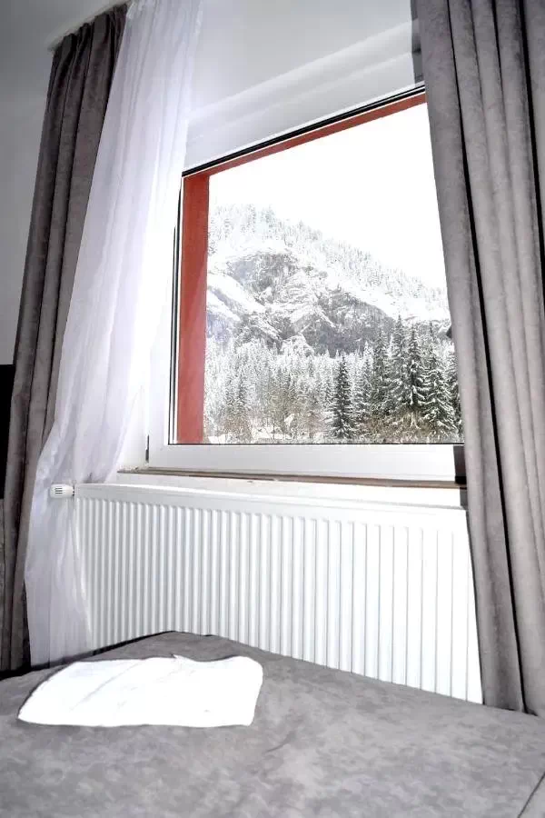 Lacu Roșu Cazare | Camping / Popas turistic (K1366-12) Imaginea poate fi supusă drepturilor de autor. Se recomandă contactarea titularului drepturilor.