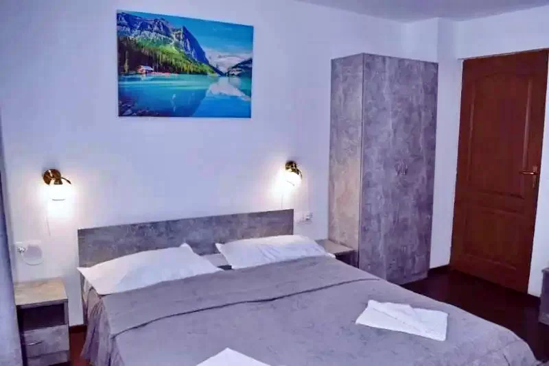 Lacu Roșu Cazare | Camping / Popas turistic (K1366-13) Imaginea poate fi supusă drepturilor de autor. Se recomandă contactarea titularului drepturilor.