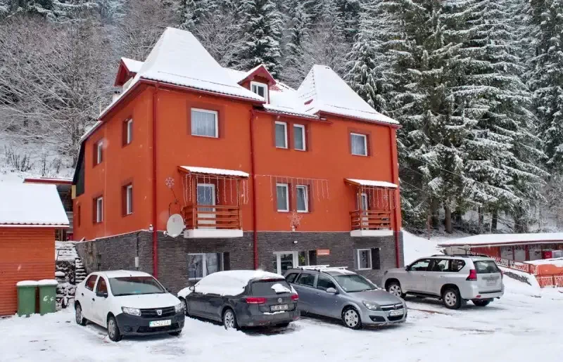 Lacu Roșu Cazare | Camping / Popas turistic (K1366-17) Imaginea poate fi supusă drepturilor de autor. Se recomandă contactarea titularului drepturilor.