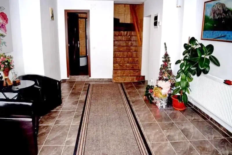 Lacu Roșu Cazare | Camping / Popas turistic (K1366-20) Imaginea poate fi supusă drepturilor de autor. Se recomandă contactarea titularului drepturilor.