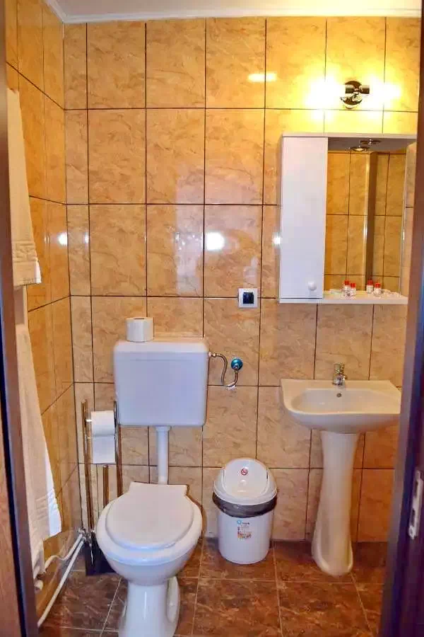 Lacu Roșu Cazare | Camping / Popas turistic (K1366-25) Imaginea poate fi supusă drepturilor de autor. Se recomandă contactarea titularului drepturilor.