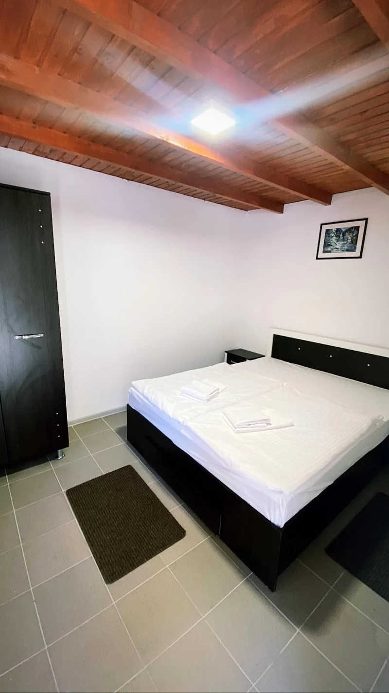 Lacu Roșu Cazare | Camping / Popas turistic (K1366-40) Imaginea poate fi supusă drepturilor de autor. Se recomandă contactarea titularului drepturilor.