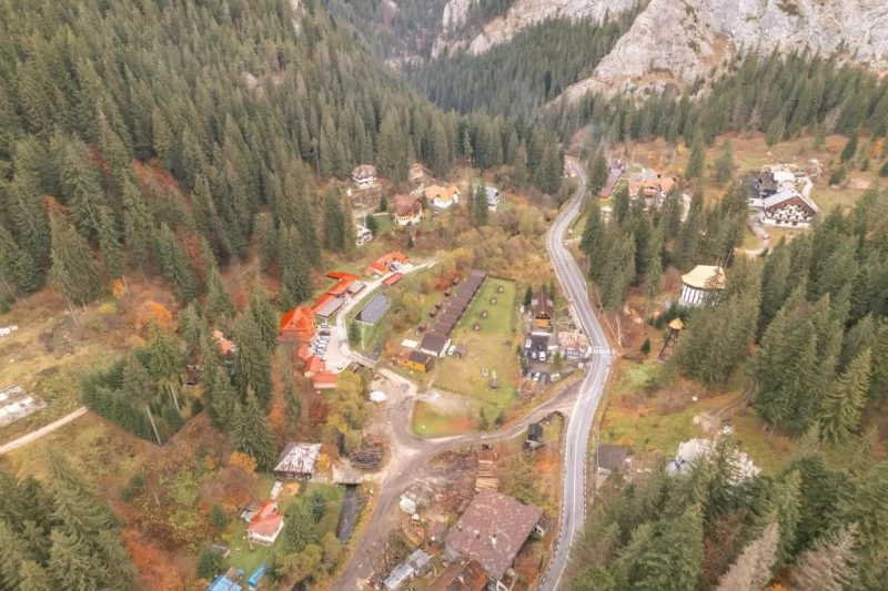 Lacu Roșu Cazare | Camping / Popas turistic (K1366-49) Imaginea poate fi supusă drepturilor de autor. Se recomandă contactarea titularului drepturilor.